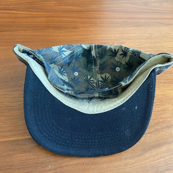 Camouflage Mary Janes Marijuana Hat - Picture 3 of 4